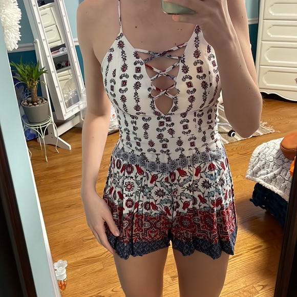 Cross Front Romper - Picture 5 of 6